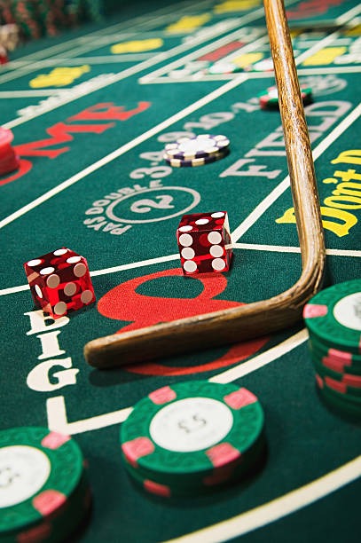 Baccarat table chat feature visible